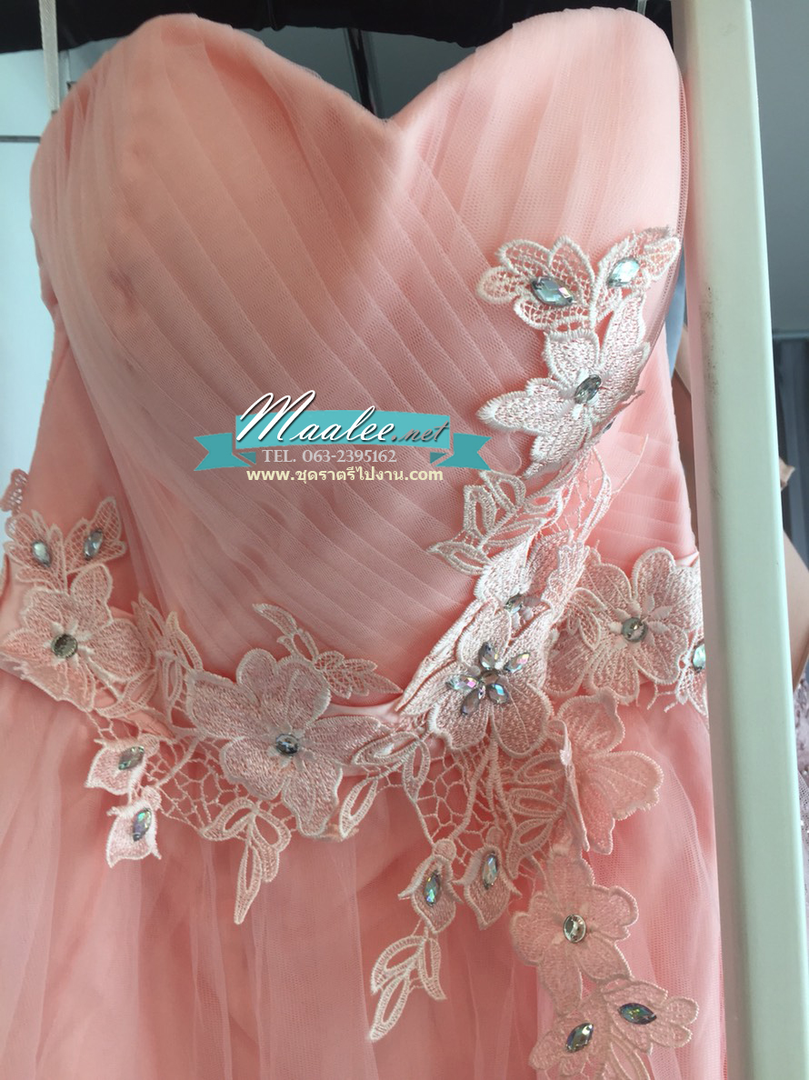 พร้อมส่ง ชุดราตรียาว เกาะอก สีชมพูหวาน ผ้าตาข่ายทั้งชุด อกจับจีบ แต่งดอกคาดเอว & พร้อมเม็ดคริสตัลหรู (เหลือสีชมพูอ่อน)