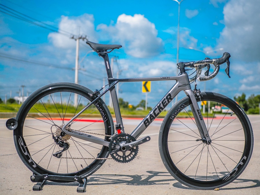 จักรยานเสือหมอบ BACKER VISION 2024 | ชุดเกียร์ Shimano 105 R7000 | น้ำหนักเบา 8.5kg | ราคาพิเศษ 26,900 บาท