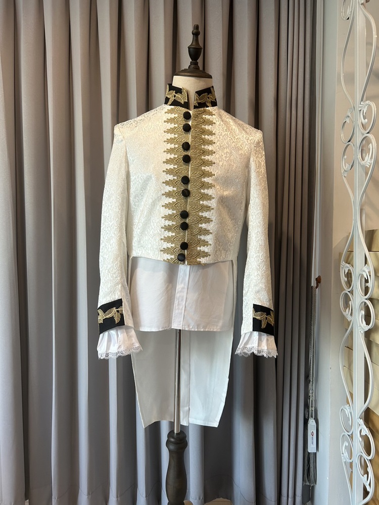 พร้อมเช่า เสื้อสูทเจ้าชาย สูทอังกฤษ ขุนนางอังกฤษ