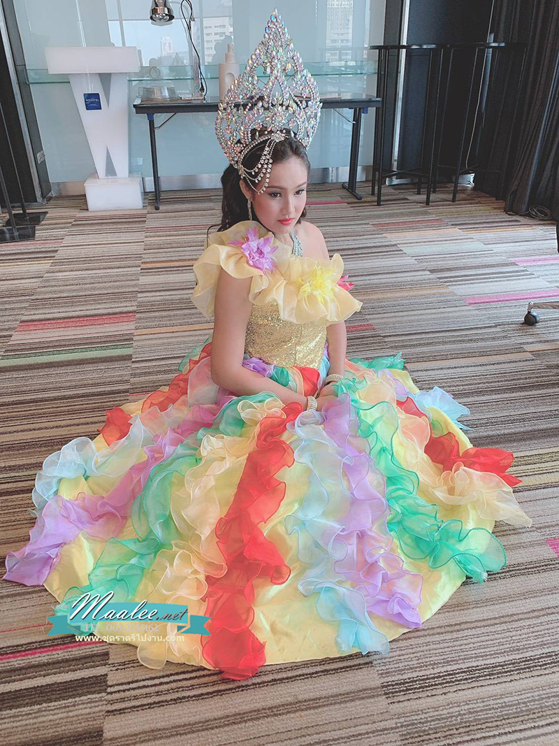 พร้อมเช่า ชุดแฟนซียาว ไหล่เดียว สีรุ้ง ระบายฟูสวย ช่วงอกปักเลื่อมแต่งดอก (ซิปหลัง)