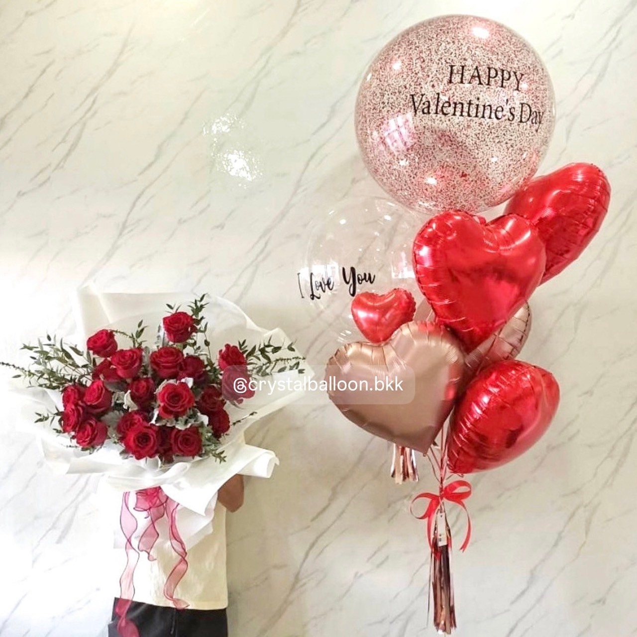 ลูกโป่ง วาเลนไทน์ Bubble ขนาด 24" 2 ลูก พร้อม ฟอยล์หัวใจ ขนาด 18" 5 ชิ้น พร้อมตกแต่ง ช่อดอกกุหลาบจีนสด คัดเกรด 1 ช่อ ช่อ 20 ดอก สามารถเปลี่ยนสีลูกโป่ง/เปลี่ยนข้อความได้