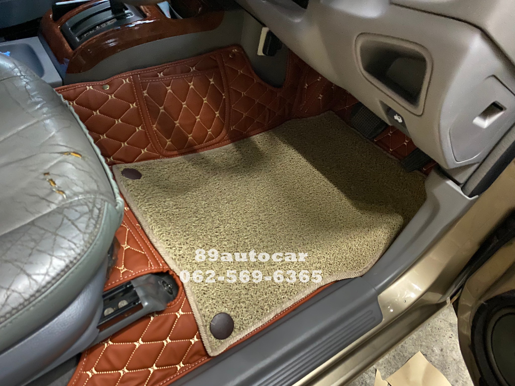 พรมปูพื้นรถยนต์ isuzu grand adventure ปูพรม7D สีน้ำตาลเข้ม เสริมด้วยพรมไวนิลดักฝุ่น สีครีม