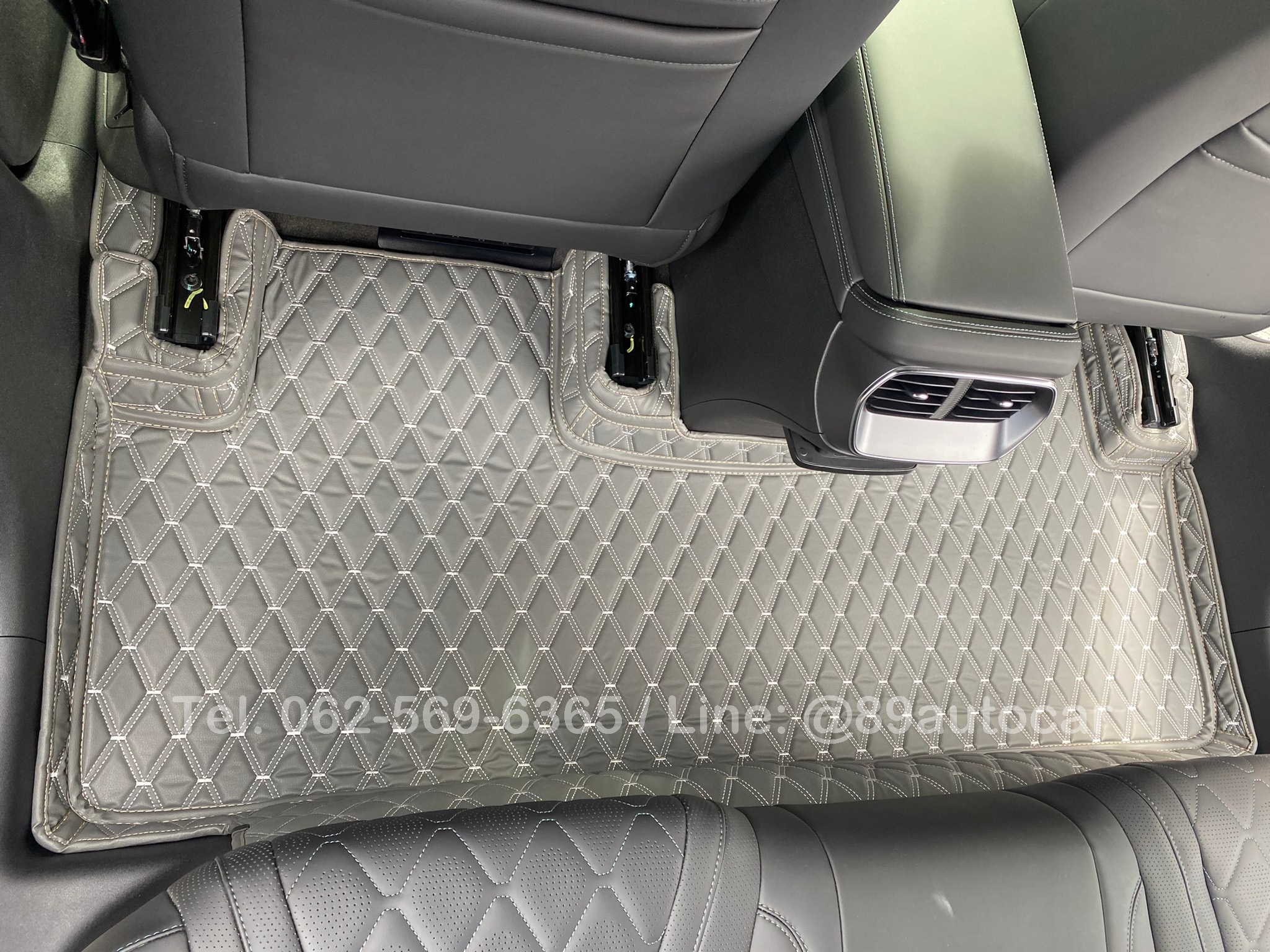 พรมปูพื้นรถยนต์ BYD Sealion 7 (บีวายดี ซีไลอ้อนเจ็ด) ปูพรมVVIP สีเทาด้ายเทา 6 ชิ้น