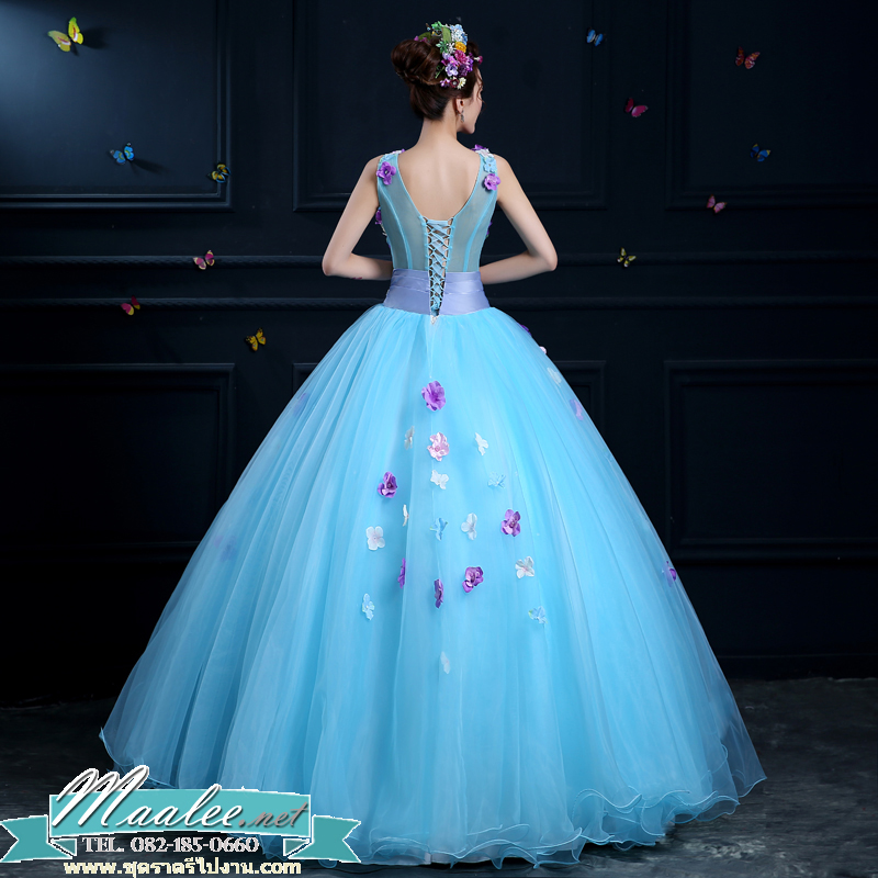 พร้อมเช่า ชุดแฟนซียาว แบบแขนกุด กระโปรงผ้าแก้ว ช่วงบนเป็นผ้าตาข่าย แซมด้วยดอกและผูกโบว์ช่วงเอว สวยมาก สีฟ้า (เชือกผูกหลัง)