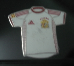 เข็มกลัด ฟุตบอล ทีมชาติสเปน - AWAY KIT ฟุตบอลโลก 2002 ใหม่ / SPAIN Football Club Pin - AWAY KIT WORLD CUP 2002 NEW