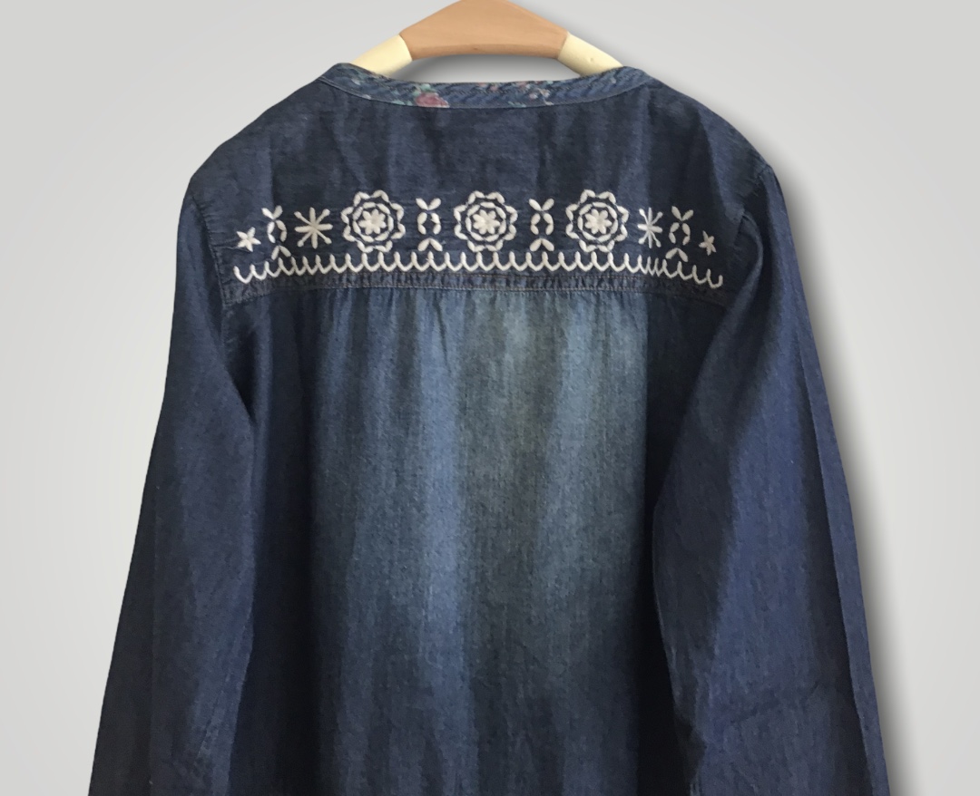 เสื้อยีนส์ลายปัก