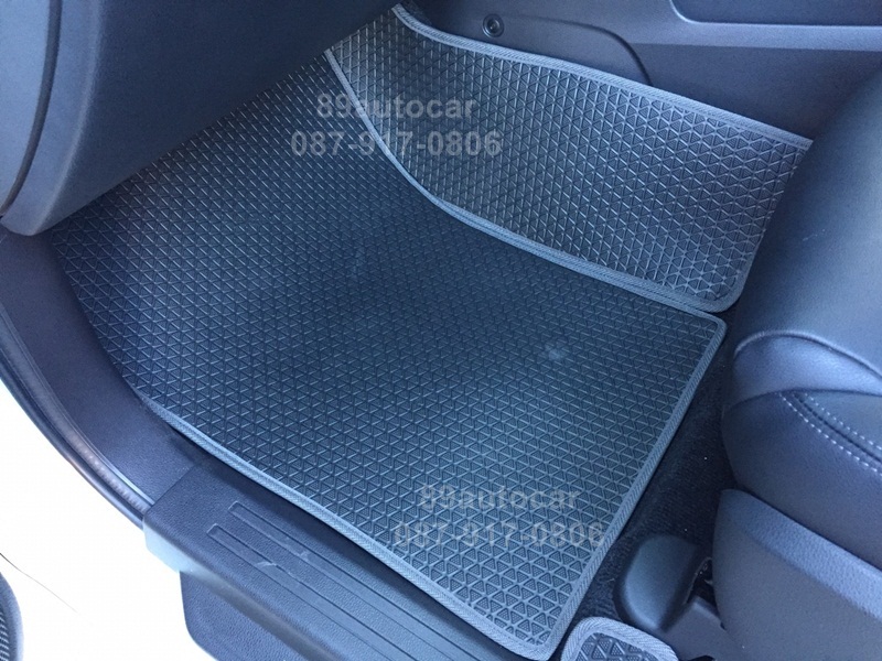 โรงงานพรมรถยนต์ Mitsubishi Pajerosport 2016 ลายสนุ๊กสีดำขอบเทา