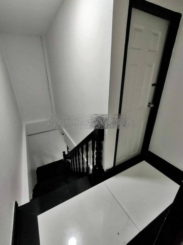 ขายทาวน์เฮ้าส์หมู่บ้านกรุงทอง 2 ชั้น 2 ห้องนอน 1 ห้องน้ำ รีโรเวทใหม่ พร้อมเข้าอยู่