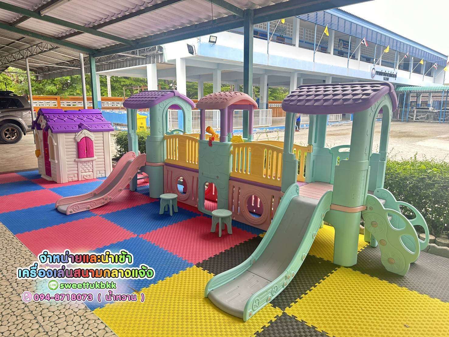 เครื่องเล่นสนาม บ้านจำลองเด็ก บ้านน้อย3ป้อมพร้อมบันไดรถ (สีหวาน) จัดส่งฟรี