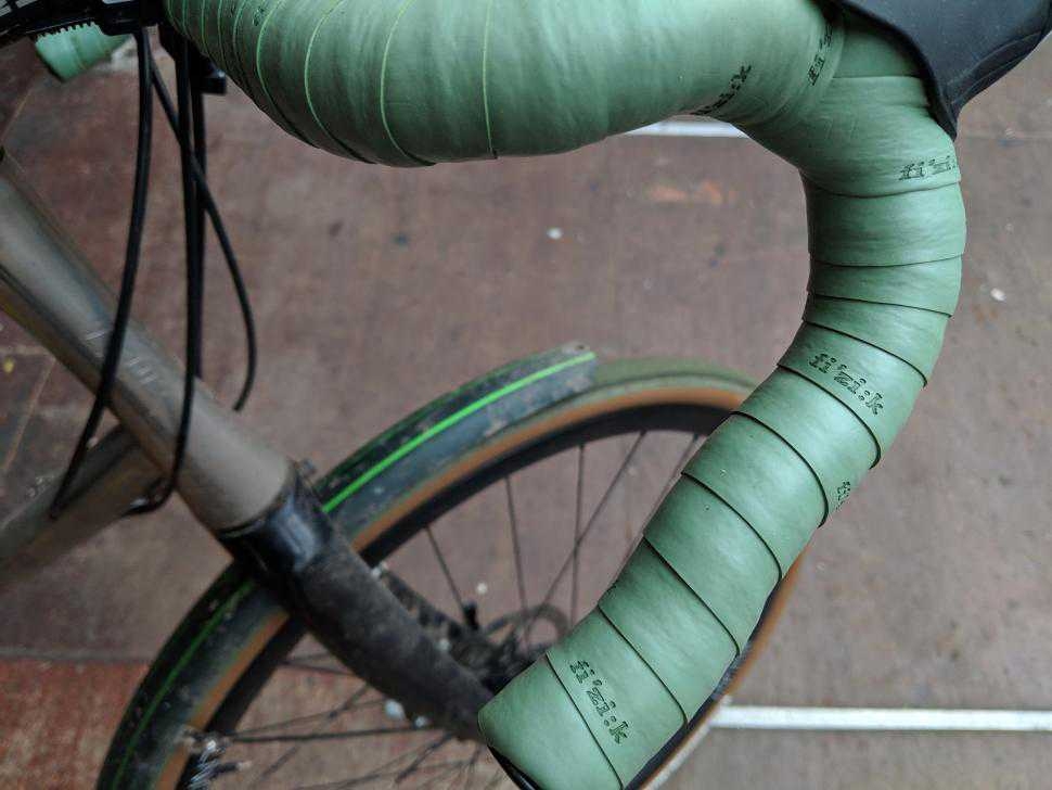 ผ้าพันแฮนด์ FIZIK Bar Tape Terra Microtex Bondcush Tacky