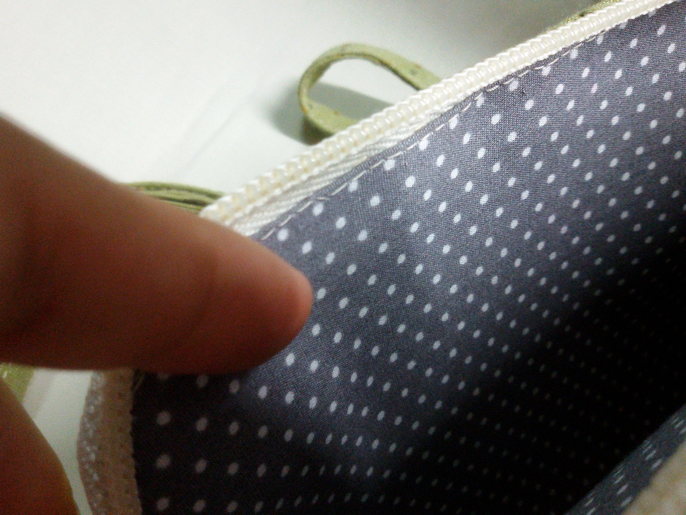 กระเป๋าสามช่อง ผ้าพิมพ์อเมริกา- สินค้าสั่งทำ แจ้งขนาดว่าต้องการใส่โทรศัพท์รุ่นอะไรนะคะ