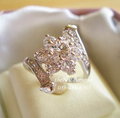 BR708RD+++Between Flower+++แหวนดอกไม้ แบบหนีบ แบบน่ารัก หรูหรา ดูดีมากๆๆ เพชรวิ๊งๆ แวววาวสวย ใส่แล้วนิ้วเรียวเลยค่ะ