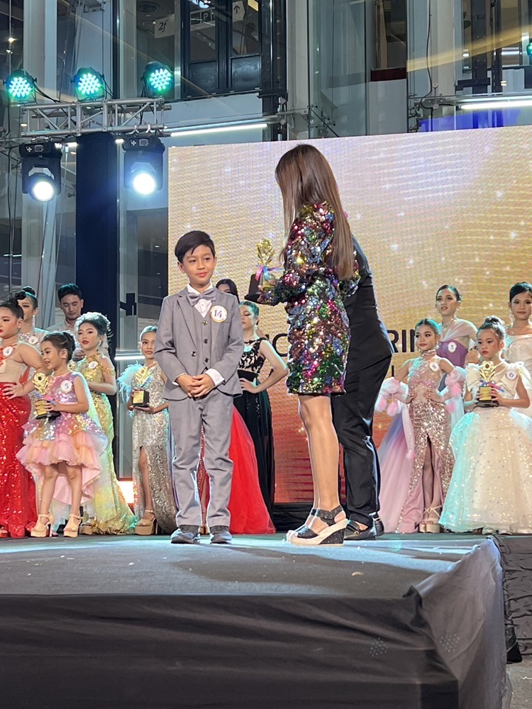 พร้อมเช่า ชุดสูทเด็กชาย สีเทา สากล ** พร้อมเช่าไซส์ 110,120,130, 140**