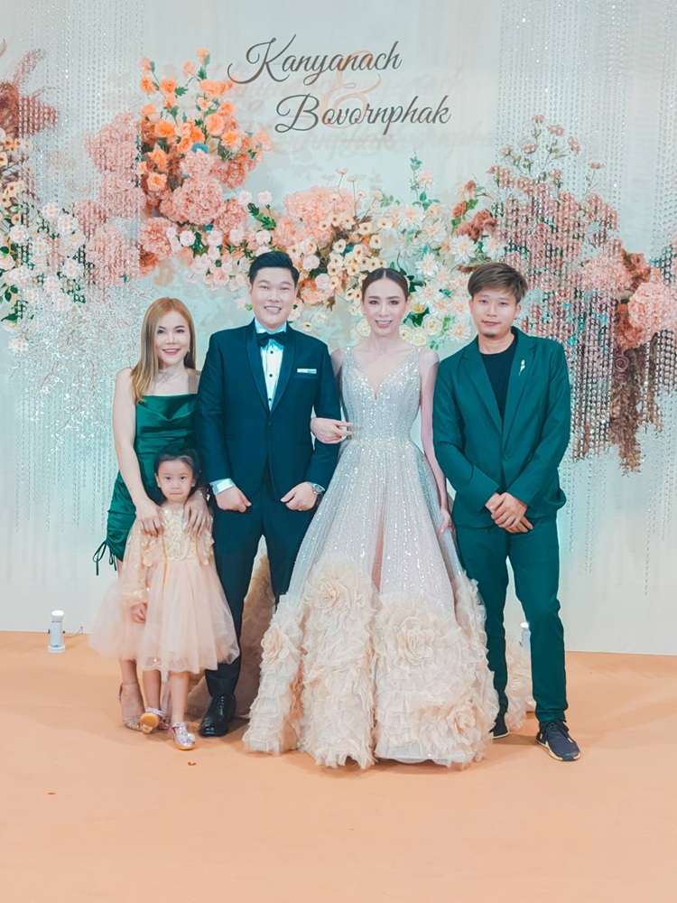 พร้อมเช่า ชุดสูทชาย สีเขียวเข้ม ทรงเข้ารูป สไตล์เกาหลี ไม่มีเสื้อกั๊ก