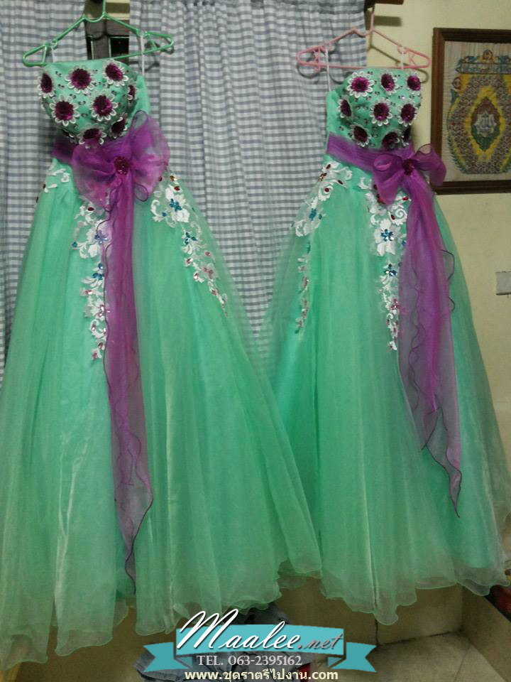 พร้อมเช่า ชุดแฟนซี ชุดราตรียาว เกาะอก สีเขียวมิ้นต์ แต่งลูกไม้ ลาย Polkadot