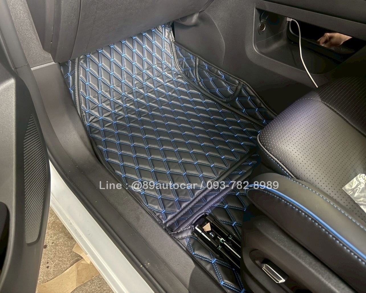พรมรถยนต์ Jaecoo J5 EV ปูพรมVVIP ด้ายคู่ สีดำด้ายน้ำเงิน เต็มคัน
