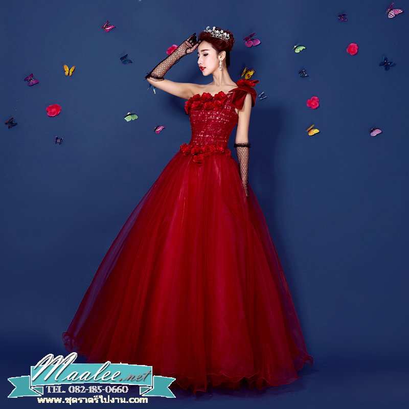 พร้อมเช่า ชุดแฟนซี ชุดราตรียาว สีแดง ไหล่เฉียง ตัวชุดเป็นผ้าแก้ว แต่งดอกสวย ไหล่ซ้ายมีโบว์ เชือกผูกหลัง