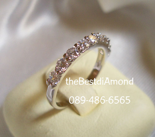 BR959RD+++แหวนแถวยอดนิยม+++กี่ปีๆ ก็ยังนิยมกันอยู่ ตัวเรือนดีไซน์แบบบางนิดๆ ใส่แล้ว Intrend ไม่เชย ใส่สวยทุกนิ้ว เพชรไม่ใหญ่มากขนาดกำลังดี