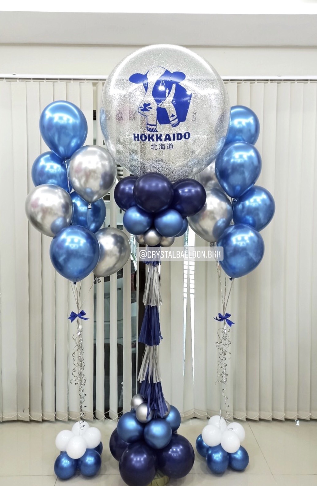 เสาลูกโป่ง เปิดร้าน-เปิดตัวสินค้า Bubble ขนาด 36" Theme สีน้ำเงิน พร้อมตกแต่ง ช่อลูกโป่งโครเมี่ยม 7 ลูก 2 ช่อ สามารถเปลี่ยนสีลูกโป่ง/เปลี่ยนข้อความได้
