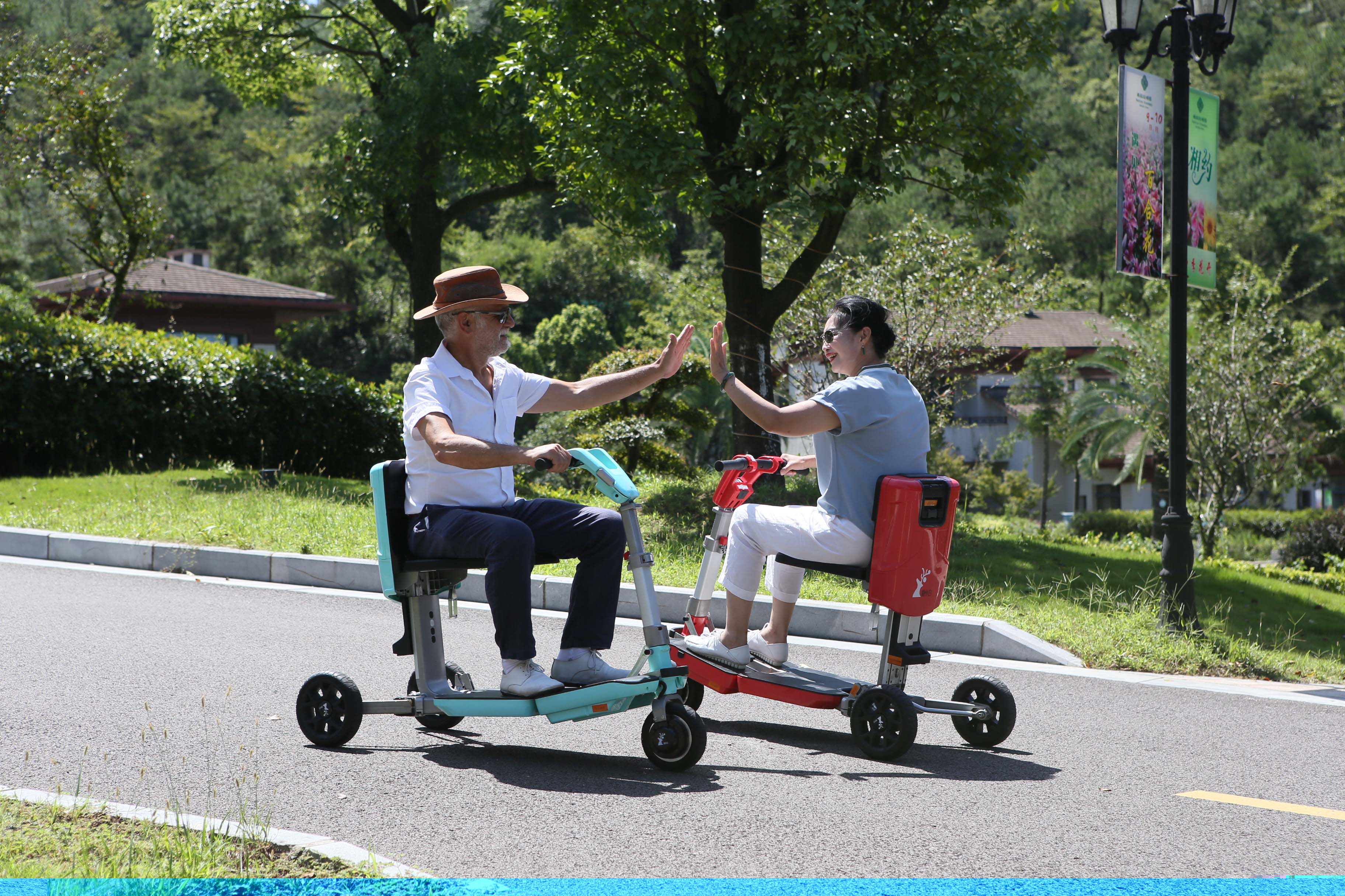 สกู๊ตเตอร์พับได้ EASYTAKE AD901 mobi moving electric lightweight folding scooter 2024