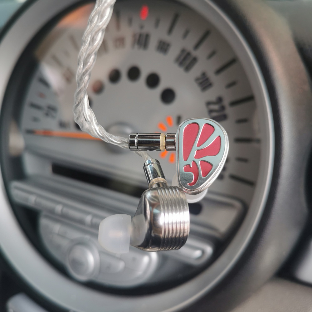 ขาย THHiFi Facered หูฟัง 3 ไดรเวอร์ 2BA+1DD ประกันศูนย์ไทย