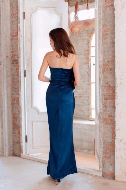 พร้อมเช่า ชุดเดรส ชุดออกงาน ราตรียาว ไหล่เดี่ยว ผ้าซาร่าเงาใส่แล้วผอม สีโรสโกล์ด