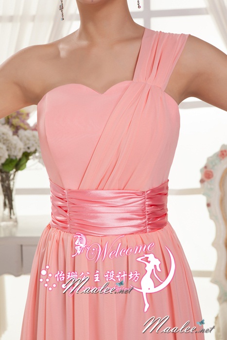 พร้อมส่ง ชุดราตรียาว เกาะอก ไหล่เดียว ผ้าชีฟองพลิ้วสวย คอ sweet heart แต่งเอวผ้าซาติน สีโอโรส