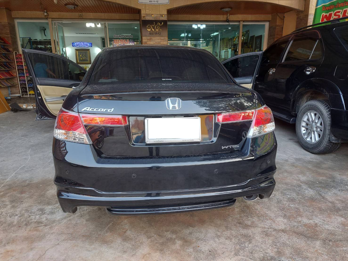 ขายพรมในรถยนต์ Honda Accord G8 ปูพรม7D สีดำด้ายฟ้า + ไวนิลครีมขอบดำ เต็มคัน