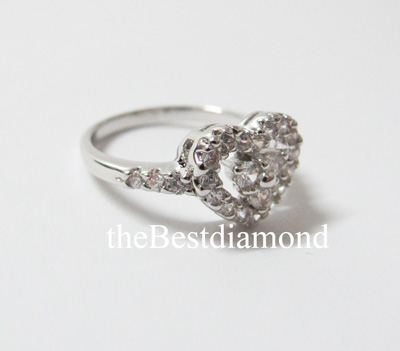 BR212RD+++แหวนเพชรCZ รูปหัวใจ มีบ่าข้าง++แบบทันสมัย ดูดี intrend มากๆๆ แบบออกมาจากร้านจิวเวลลี่เลย เพชรสวยวิ๊งๆ ใส่ติดนิ้วได้เลยค่ะ สวยสุดๆ รับประกัน