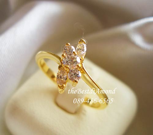 BR968+++แหวนเกยแบบเพชรผสม+++แหวนน่ารักๆอีกแบบ วางเพชรกลมผสมกับเพชร มาคี ได้กลมกลืน ก้านแหวนบางๆ ใส่แล้วนิ้วเรียวสวย