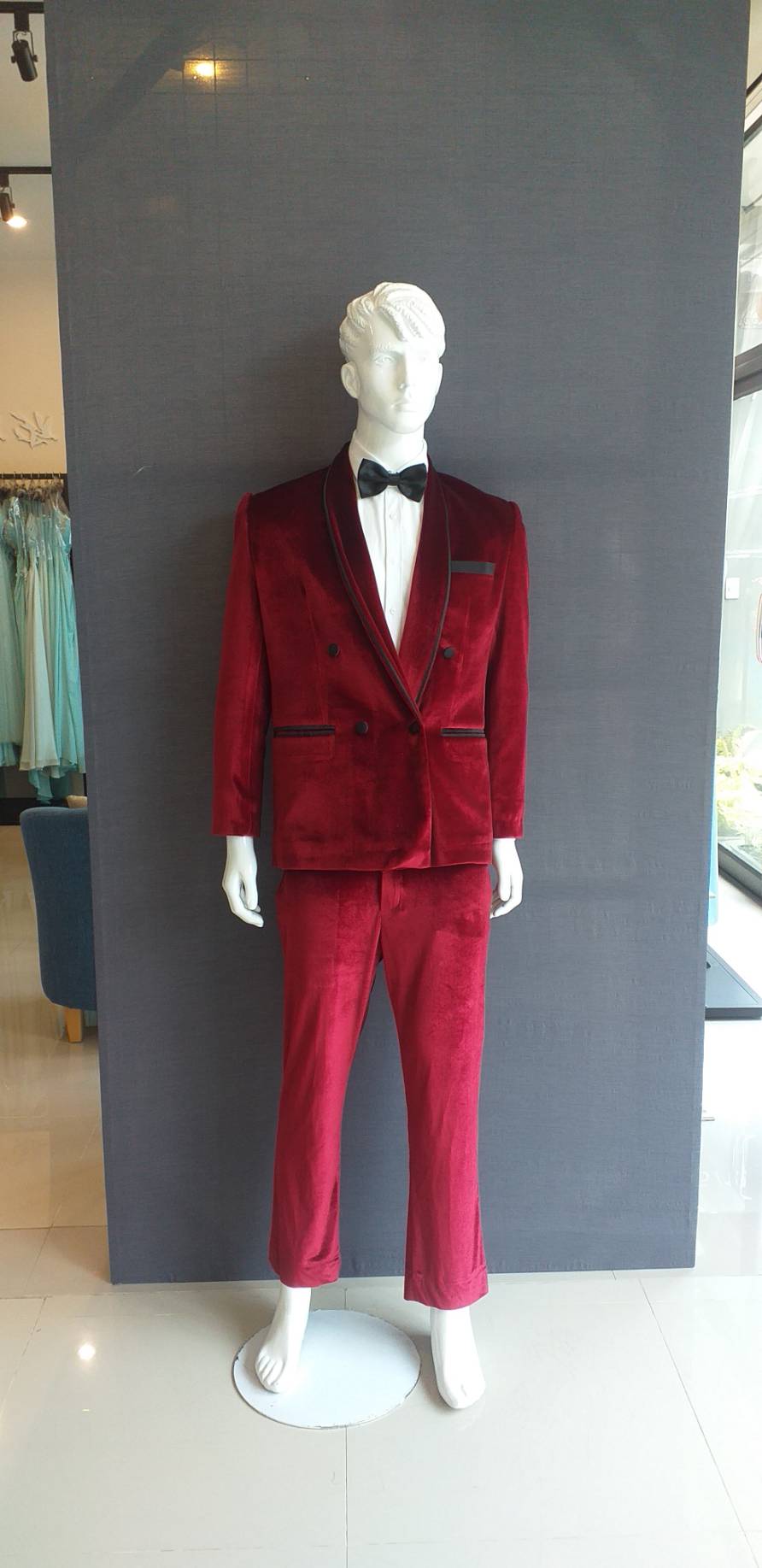 สูทแฟนซี สูท แดงแต่งขอบดำ กระดุมคู่ เนื้อผ้ากำหยี่ หรูหรา