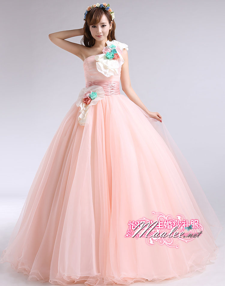 พร้อมเช่า ชุดแฟนซี ชุดราตรียาว ไหล่เฉียง สีชมพูอมส้ม Pastel สวยหวาน กระโปรงผ้าแก้วน่ารักมาก