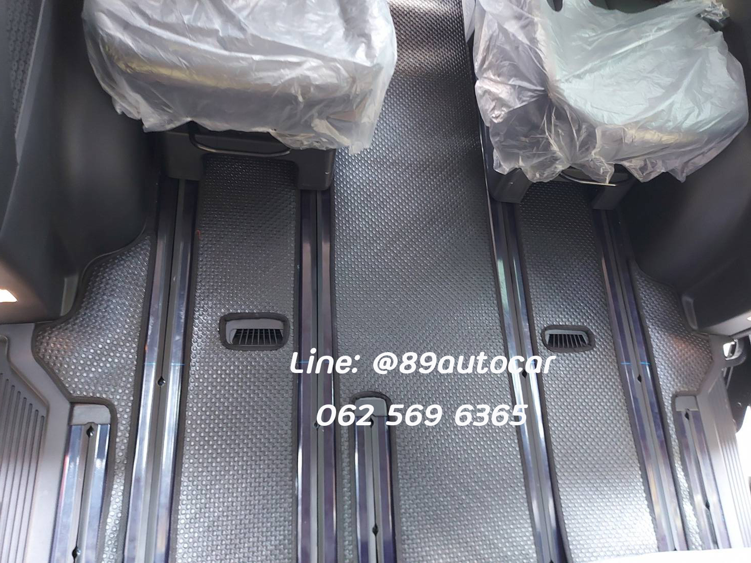 ผ้ายางปูพื้นรถตู้ กระดุมเล็ก PVC Hyundai Staria 2.2d 11 ที่นั่ง