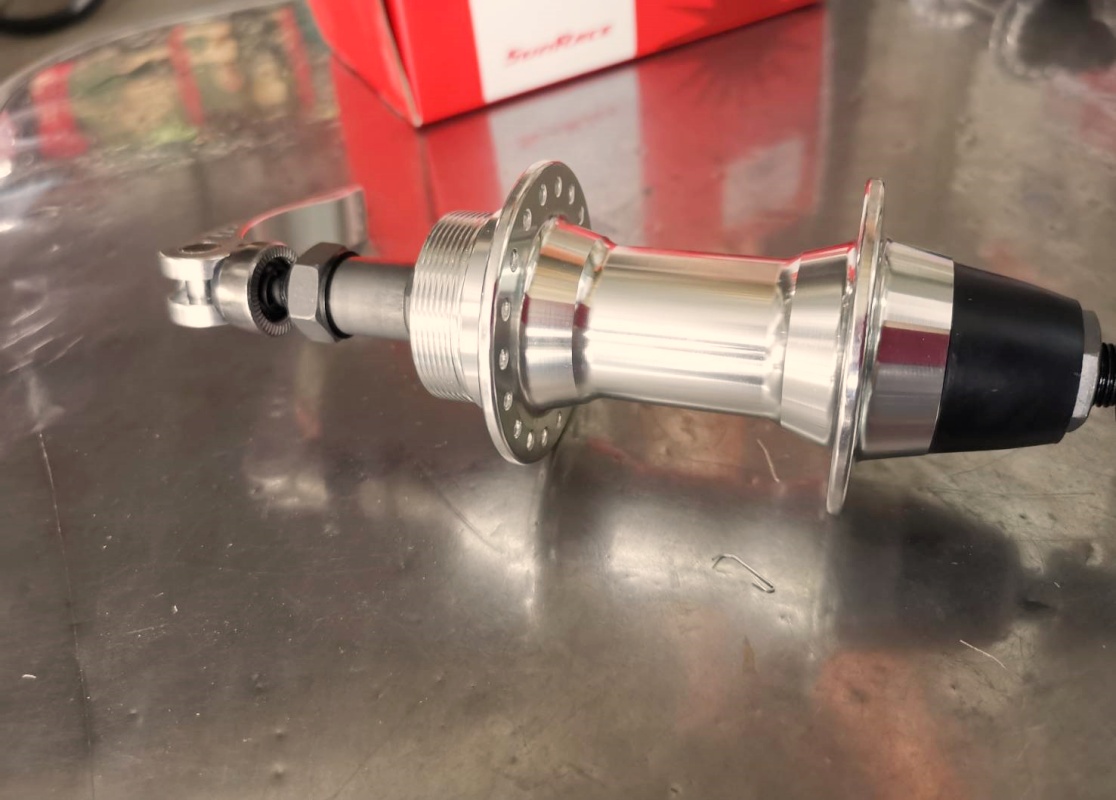 ดุมหลัง ดุมเสือภูเขา FORMULA MTB Rear HUBS Rotary Fl (เฟืองเกลียว) 32/36 รู สีดำและสีเงิน ดุมเกลียว