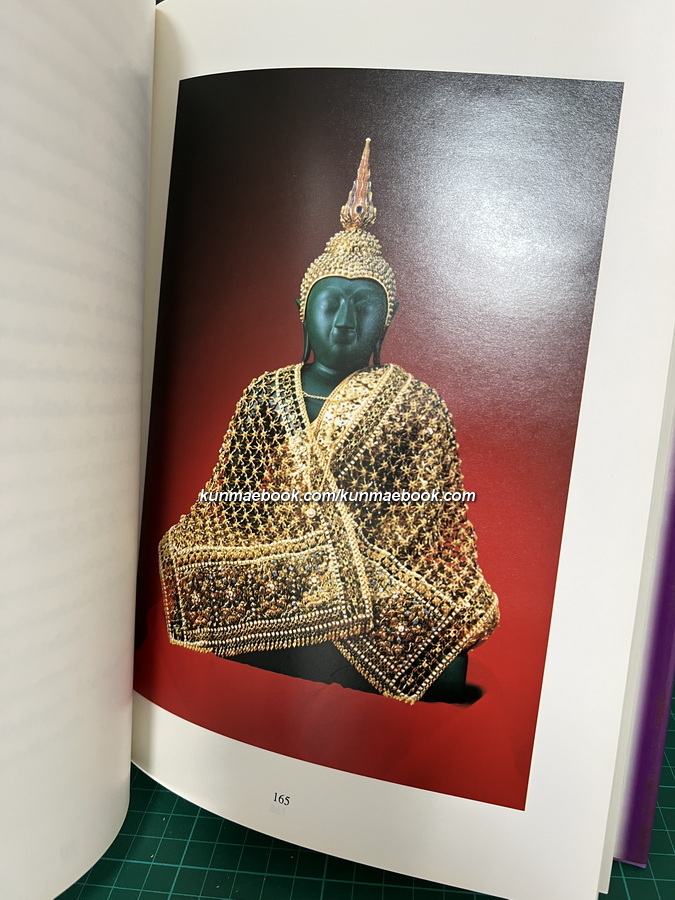 การจัดสร้างเครื่องทรงพระพุทธมหามณีรัตนปฏิมากรฯ / อนุสรณ์ นายคณิศร์ พุกกะณะสุต