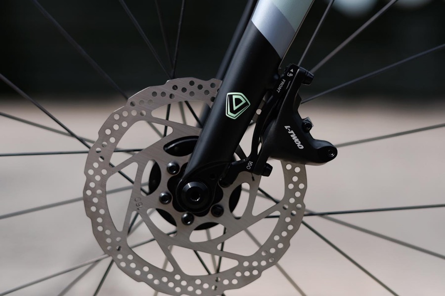 จักรยานเสือหมอบ JAVA AURIGA ชุดขับ L-TWOO-R5 18speeds เฟรมอลูมิเนียม ซ่อนสาย ลบรอยเชื่อม แฮนด์อลูมิเนียม lntegrated 700c มีสินค้า 𝐒𝐢𝐳𝐞 𝟒𝟖