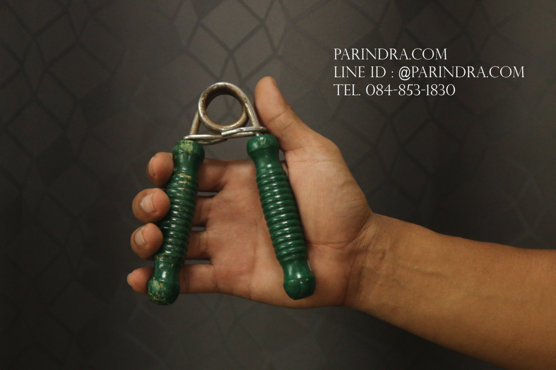 อุปกรณ์สำหรับบีบฝึกกำลังมือ ด้ามไม้สีเขียว ใช้การได้ดี JAPAN