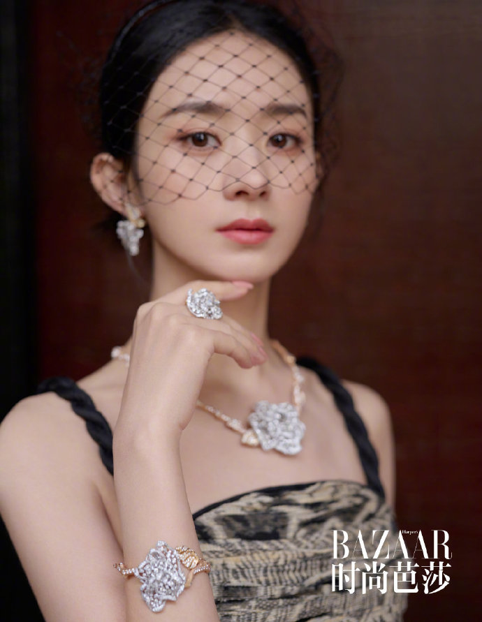 นิตยสาร BAZAAR 2021 ปก จ้าวลี่อิง (Zhao Liying)
