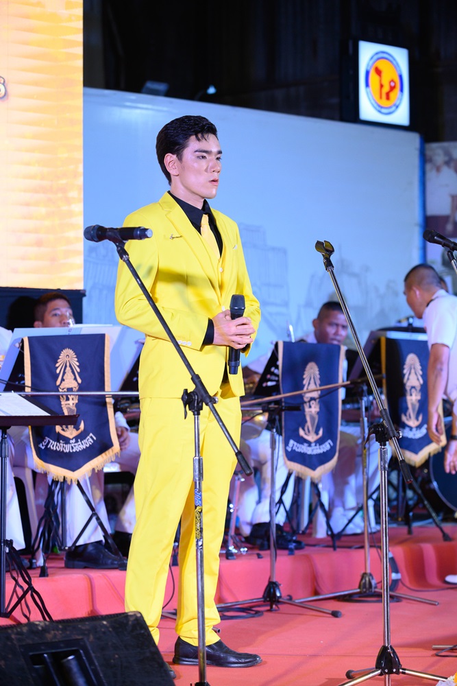 พร้อมเช่า ชุดสูทชาย สีเหลือง Bright Yellow 3-piece Suit พร้อมเสื้อกั๊ก