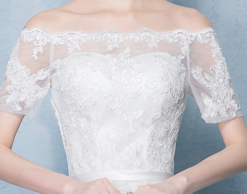 พร้อมเช่า ชุดแต่งงาน มินิมอล ชุดหมั้น ลูกไม้ ทรงปาดไหล่ หน้าสั้น หลังยาว ชุดพรีเวดดิ้ง