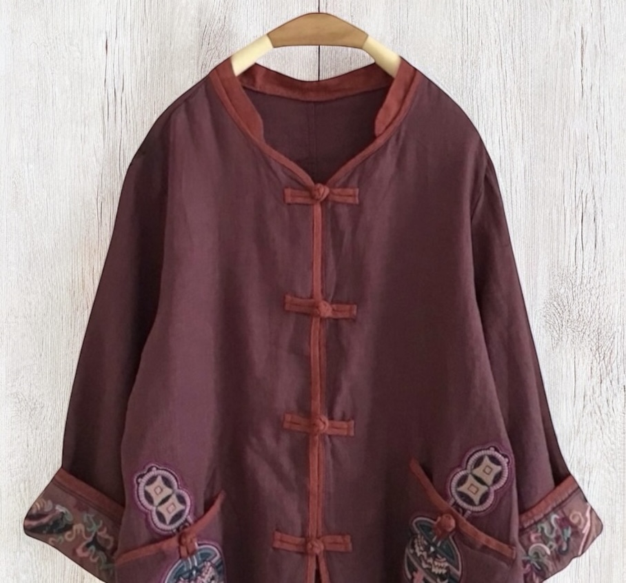 เสื้อผ้าลินินลายปักแต่งกระเป๋า