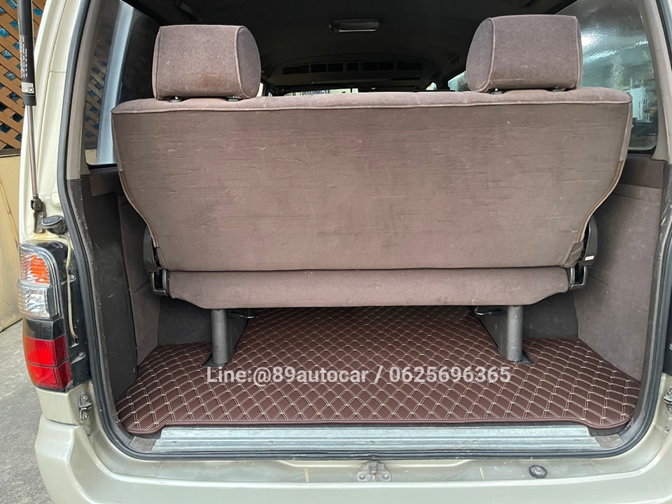 พรมปูพื้นรถตู้ Toyota Hiace ปูพรมVVIP สีกาแฟด้ายทอง ตัดเข้ารูป เต็มคัน