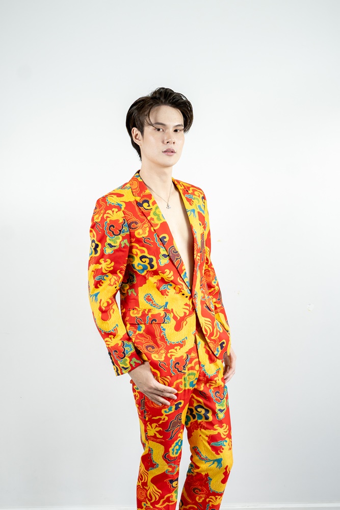 พร้อมเช่า ชุดสูทจีนชาย โทนสีส้มแดง ทอลายในเนื้อผ้า แบบหรูหรา สไตล์จีน