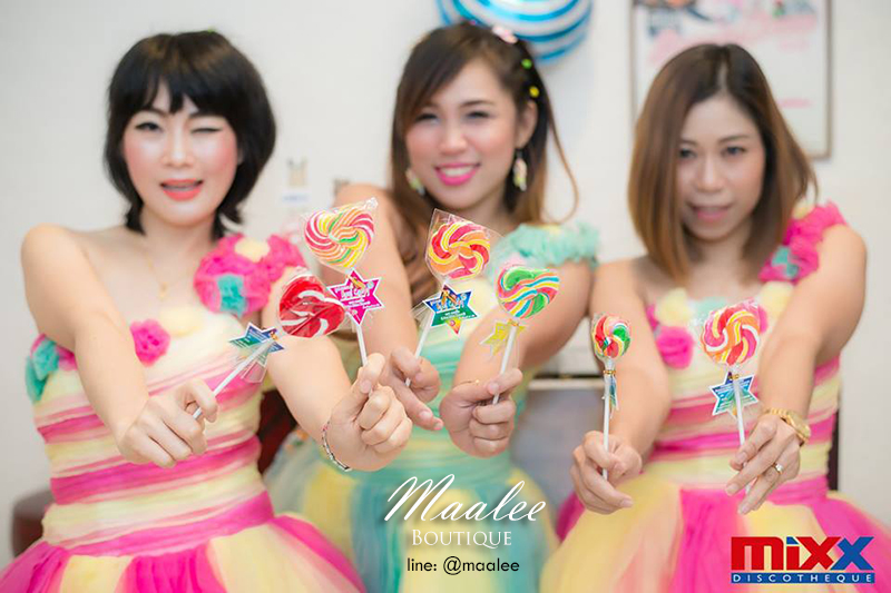 พร้อมเช่า ชุดแฟนซี เช่า 500 ชุดราตรีสั้น ลายทาง สีลูกกวาด แต่งดอกไม้