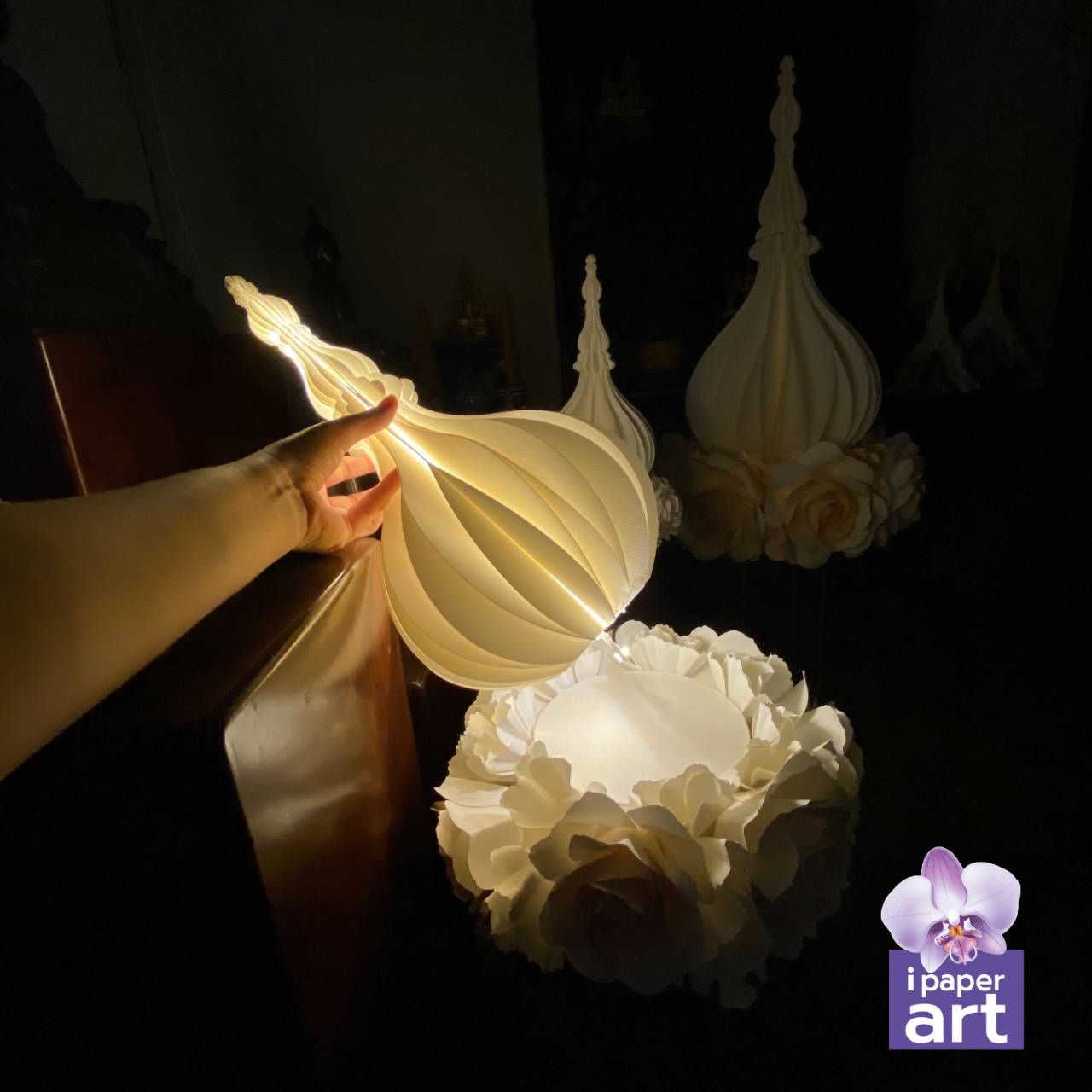 พานพุ่มเรืองแสงโคมไฟ เชิงเทียน LED แบบถ่านกระดุม งานไทยปราณีต | ประดับหิ้งบูชา พิธีการ