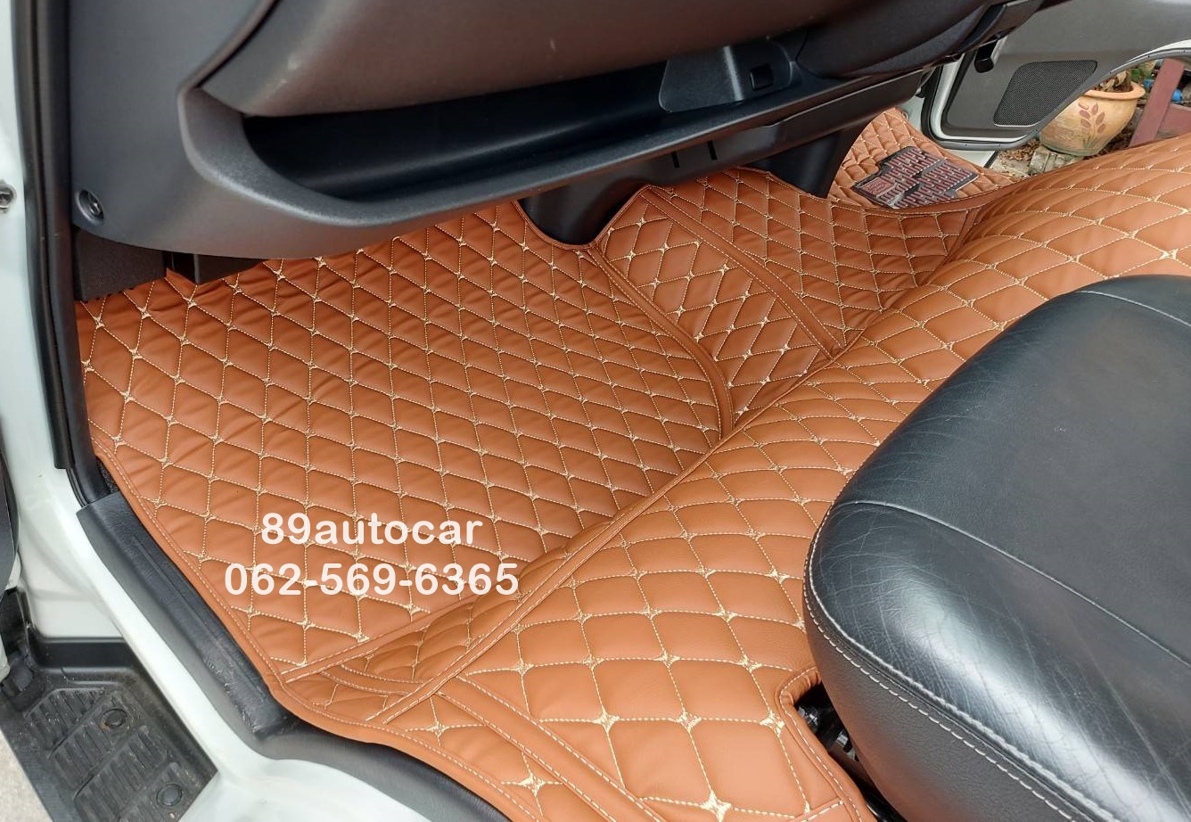 ขายพรมรถยนต์ Toyota Ventury ปูพรม6D สีน้ำตาลเข้ม ตัดเข้ารูป เต็มคัน
