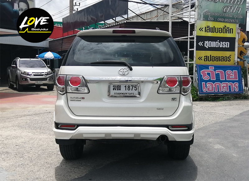 ชุดแต่ง SPORTIVO V5 แบบไม่ครอบไฟตัดหมอก : Fortuner 2012-2014