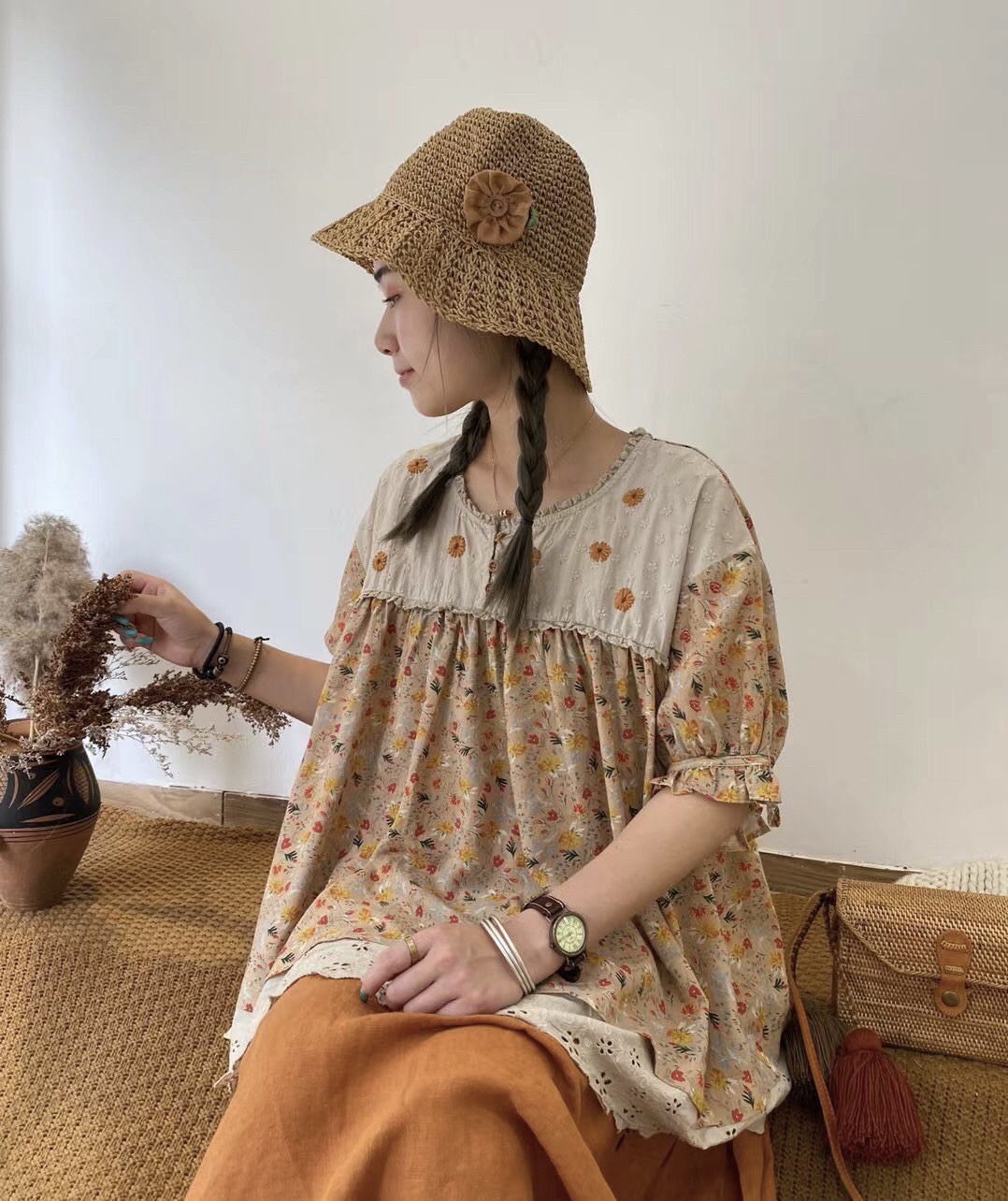 เสื้อผ้าฝ้ายลายดอกไม้แต่งผ้าลูกไม้ลายปัก