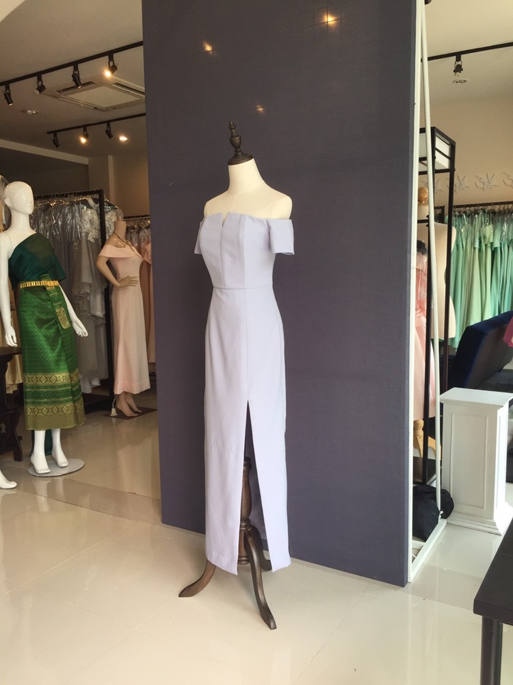 พร้อมเช่า ชุดราตรียาว ราตรียาว ชุดเดรส สีเทา ดีเทลเก๋ ปาดไหล่แขนสั้น กระโปรงผ่าหน้า