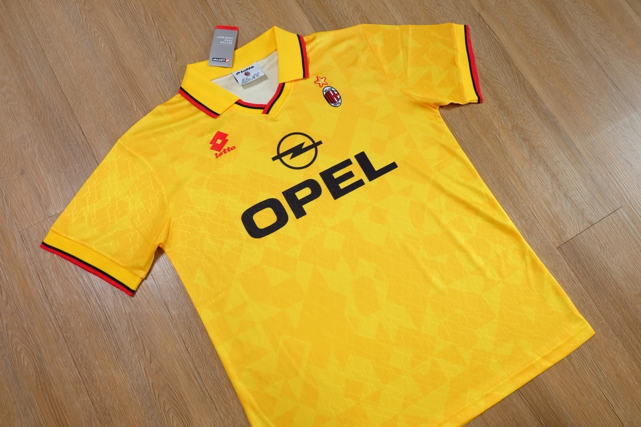 AC Milan 1995/96 Third Vintage Jersey เสื้อบอลเอซีมิลาน เสื้อเอซีมิลานย้อนยุค Yellow